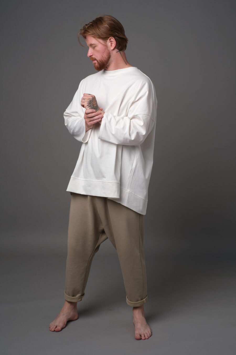 MATSU. 0006 - 3/4 SLEEVE SWEATSHIRT - WHITE. FRONT VIEW