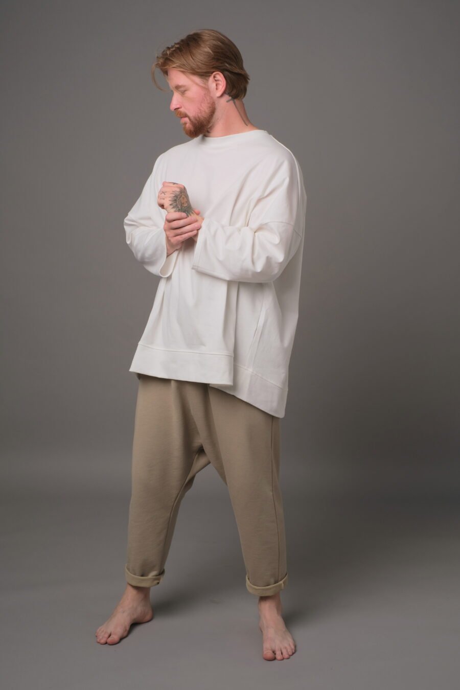 MATSU. 0006 - 3/4 SLEEVE SWEATSHIRT - WHITE. FRONT VIEW